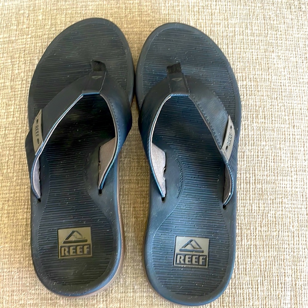 REEF Santa Ana’s in perfect condition. Only worn twice.